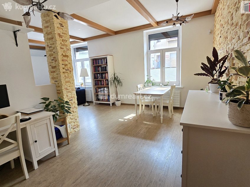 Prodej  rodinného domu 200 m^2 Dobrovského, Písek 