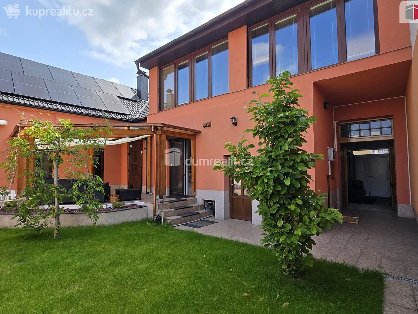 Prodej  rodinného domu 200 m^2 Dobrovského, Písek 