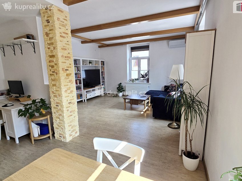 Prodej  rodinného domu 200 m^2 Dobrovského, Písek 