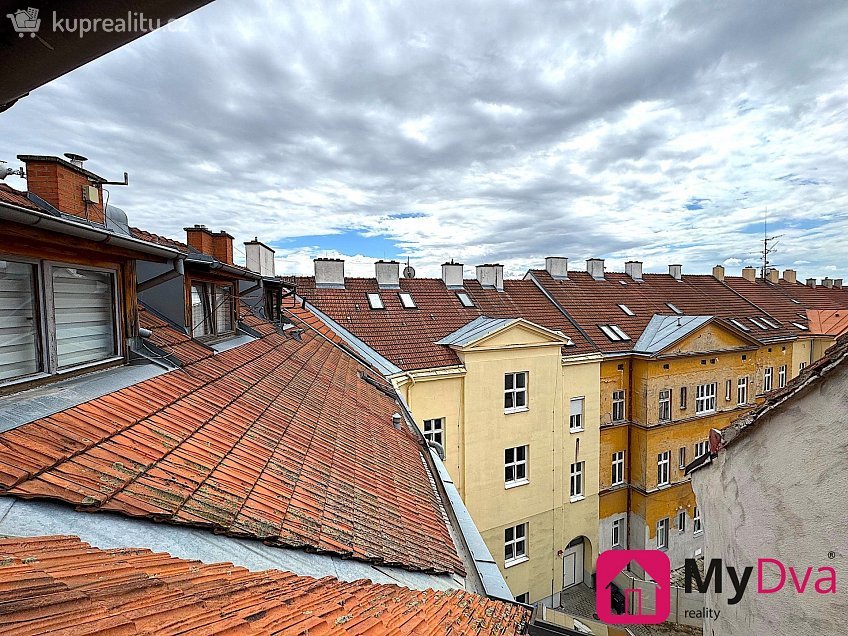 Pronájem bytu 3+1 92 m^2 Mariánské náměstí, Znojmo 