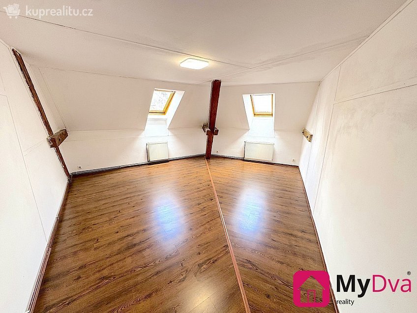 Pronájem bytu 3+1 92 m^2 Mariánské náměstí, Znojmo 