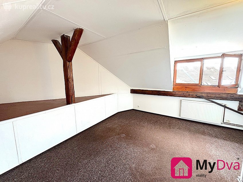 Pronájem bytu 3+1 92 m^2 Mariánské náměstí, Znojmo 