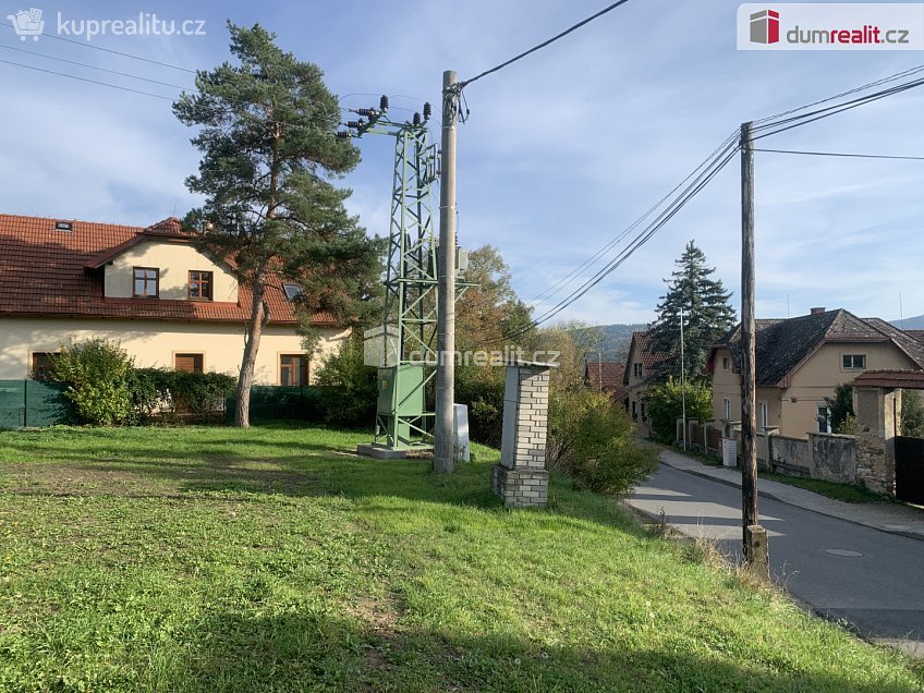 Prodej  stavebního pozemku 1071 m^2 Všeradice, Všeradice 