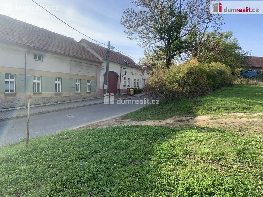 Prodej  stavebního pozemku 1071 m^2 Všeradice, Všeradice 