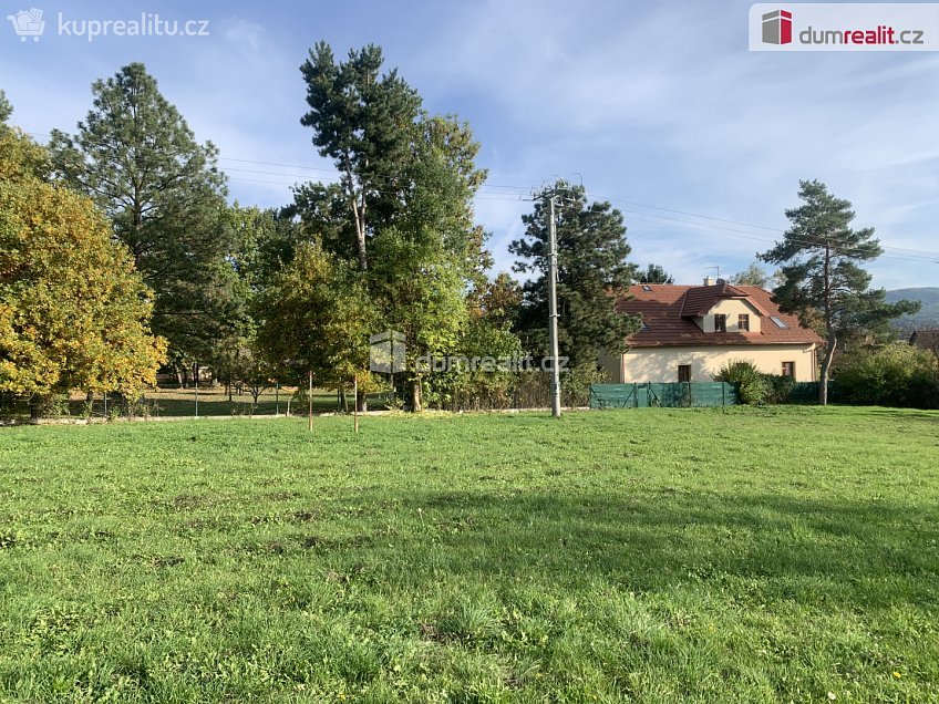 Prodej  stavebního pozemku 1071 m^2 Všeradice, Všeradice 