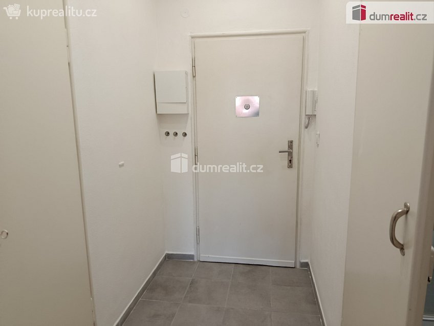 Pronájem bytu 1+kk 30 m^2 Novgorodská, Praha 10 