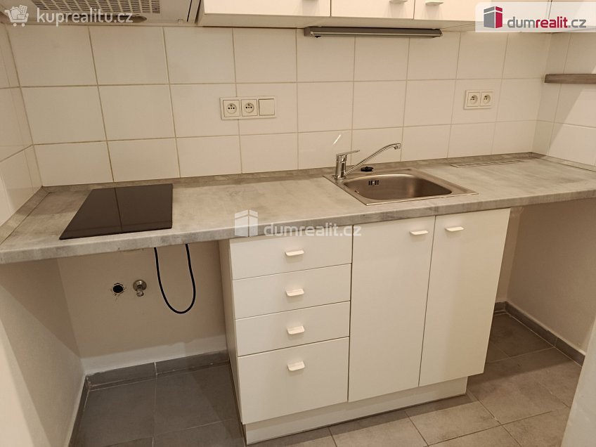 Pronájem bytu 1+kk 30 m^2 Novgorodská, Praha 10 