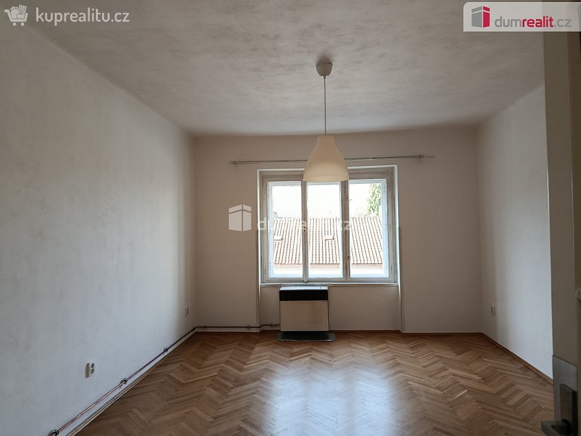 Pronájem bytu 1+kk 30 m^2 Novgorodská, Praha 10 
