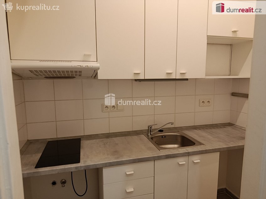 Pronájem bytu 1+kk 30 m^2 Novgorodská, Praha 10 