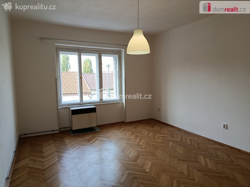 Pronájem bytu 1+kk 30 m^2 Novgorodská, Praha 10 