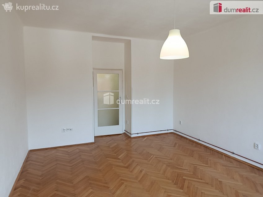 Pronájem bytu 1+kk 30 m^2 Novgorodská, Praha 10 