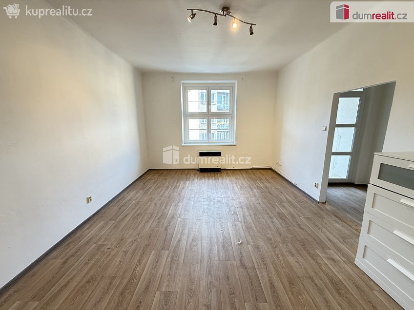 Pronájem bytu 1+1 36 m^2 Nuselská, Praha 4 