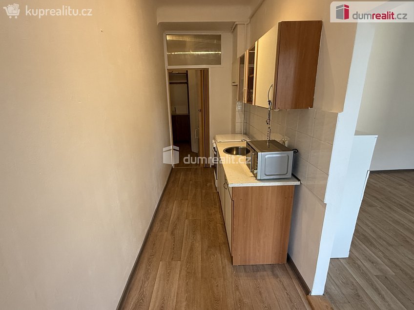 Pronájem bytu 1+1 36 m^2 Nuselská, Praha 4 