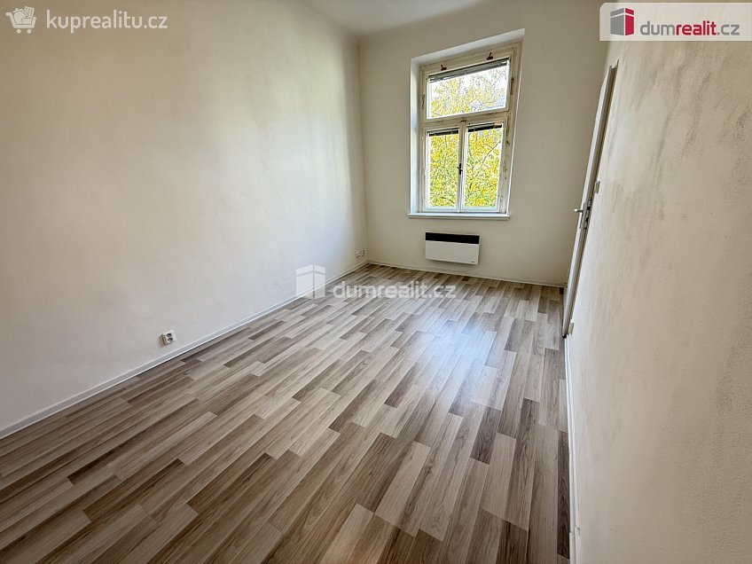 Pronájem bytu 1+kk 22 m^2 Na Skalce, Praha 5 