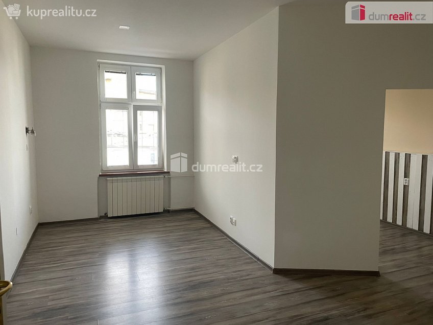 Pronájem bytu 3+1 69 m^2 Komenského, Opava 