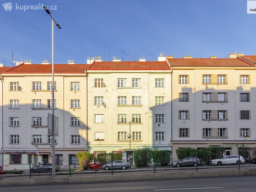 Prodej bytu 1+1 37 m^2 5. května, Praha 4 