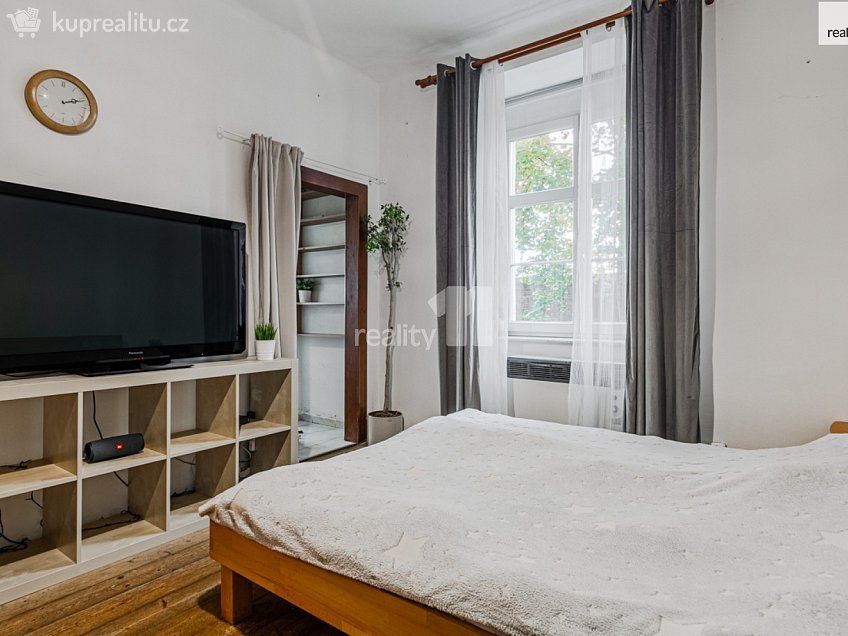 Prodej bytu 1+1 37 m^2 5. května, Praha 4 