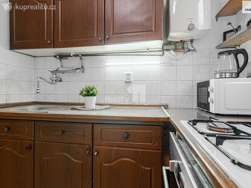 Prodej bytu 1+1 37 m^2 5. května, Praha 4 