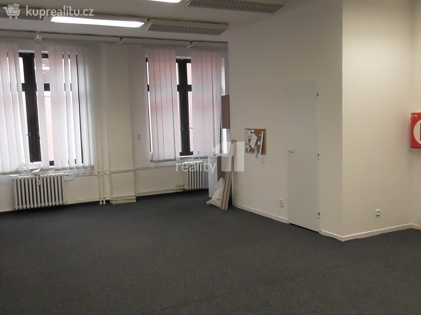 Pronájem  obchodních prostor 55 m^2 Dr. Martínka, Ostrava 