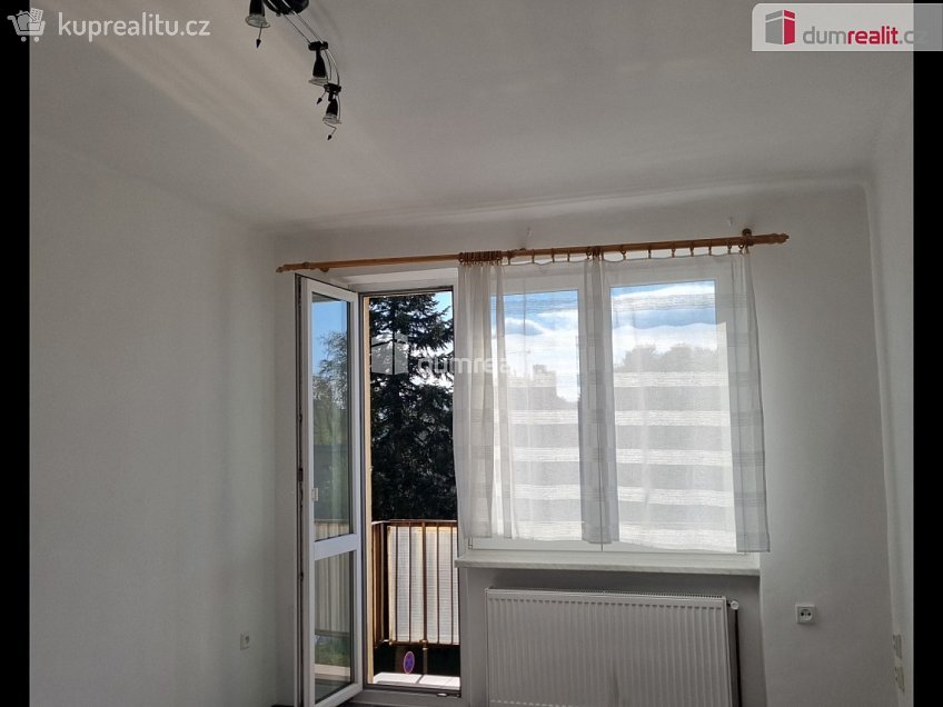 Pronájem bytu 2+1 67 m^2 Náměstí Dobrovského, Rumburk 