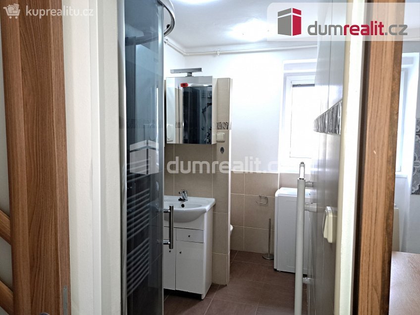 Pronájem bytu 2+1 42 m^2 Boženy Němcové, Rožnov pod Radhoštěm 