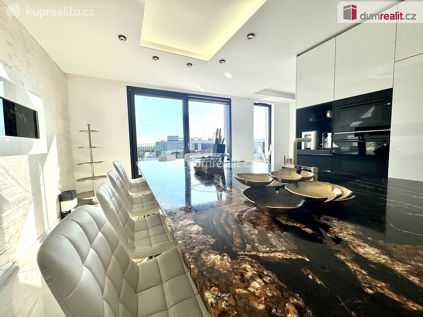 Prodej bytu 3+kk 119 m^2 K učilišti, Praha-Štěrboholy 