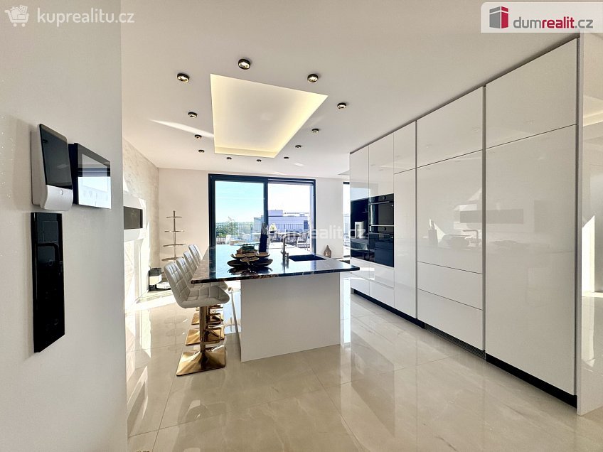 Prodej bytu 3+kk 119 m^2 K učilišti, Praha-Štěrboholy 