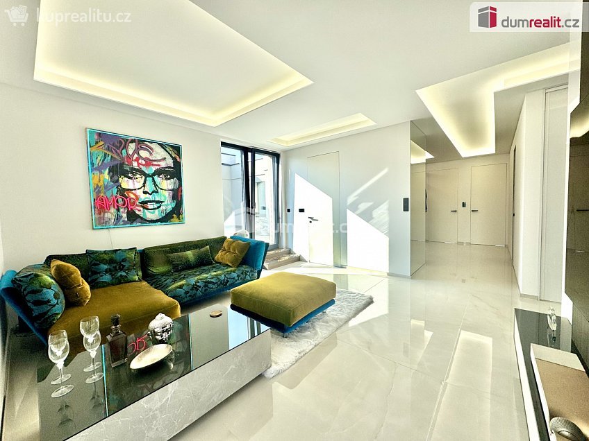Prodej bytu 3+kk 119 m^2 K učilišti, Praha-Štěrboholy 
