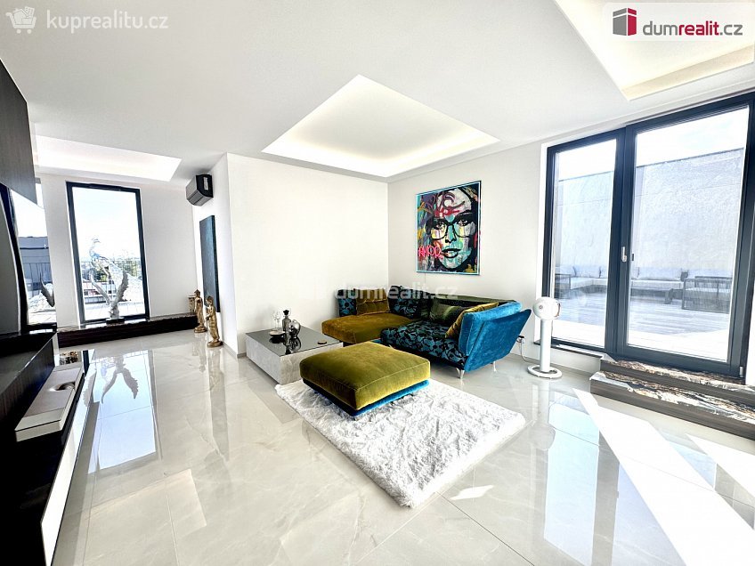 Prodej bytu 3+kk 119 m^2 K učilišti, Praha-Štěrboholy 