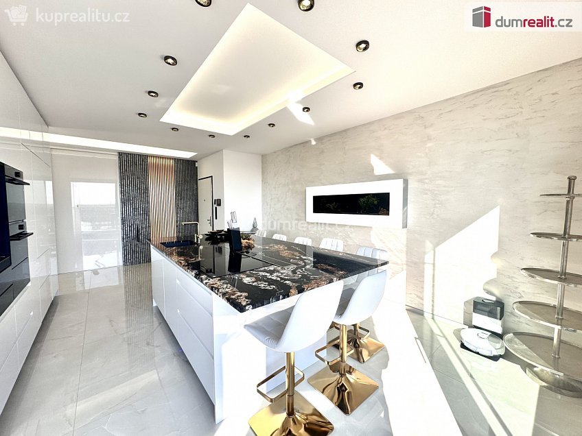 Prodej bytu 3+kk 119 m^2 K učilišti, Praha-Štěrboholy 