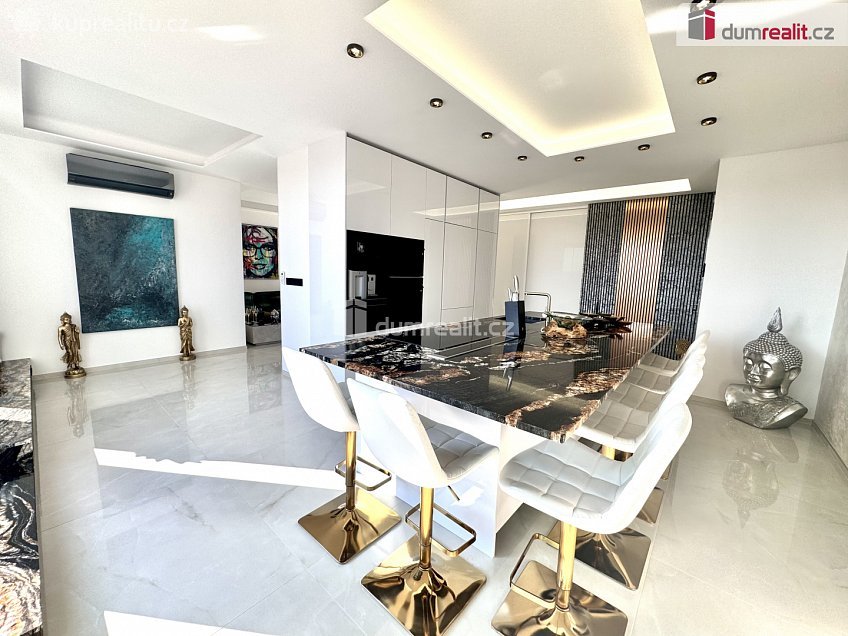 Prodej bytu 3+kk 119 m^2 K učilišti, Praha-Štěrboholy 