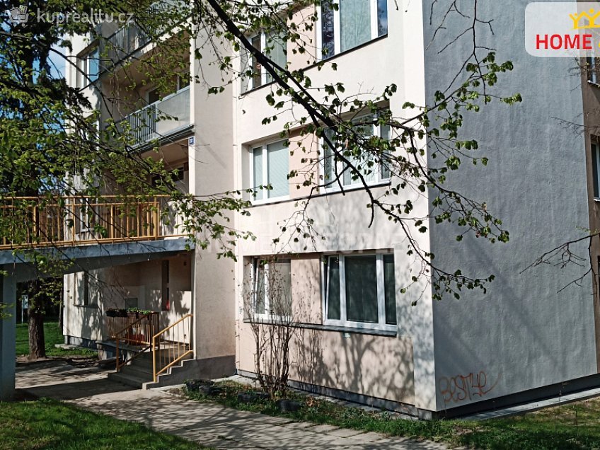 Pronájem bytu 2+1 43 m^2 V zápolí, Praha 4 