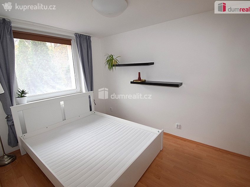 Pronájem bytu 2+kk 30 m^2 Nad Palatou, Praha 5 