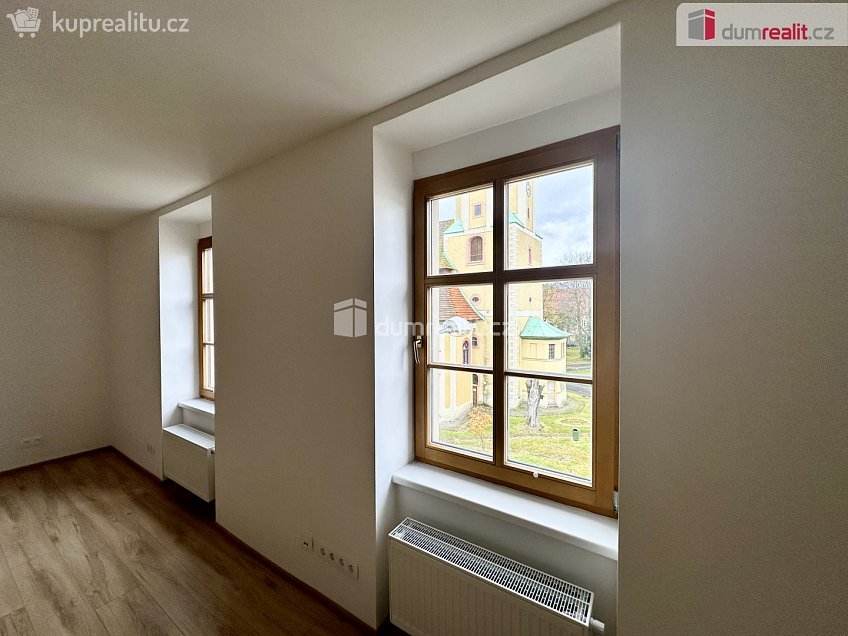 Prodej bytu 2+kk 56 m^2 náměstí Sv. Vavřince, Horní Blatná 