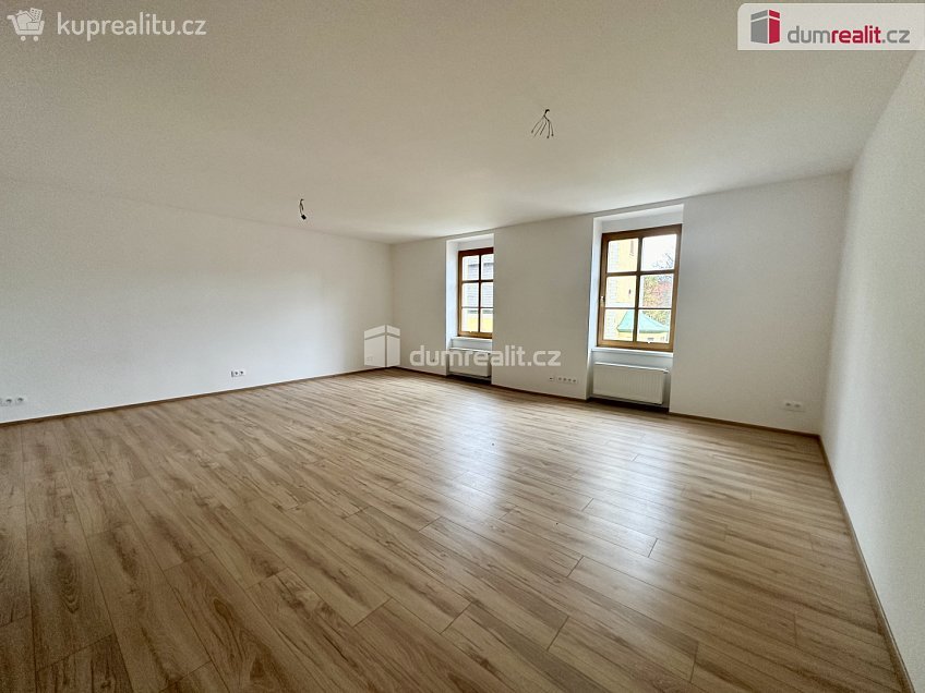 Prodej bytu 2+kk 56 m^2 náměstí Sv. Vavřince, Horní Blatná 