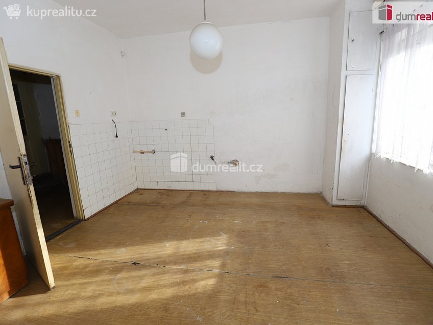 Prodej  vily 320 m^2 Dlouhá, Aš 