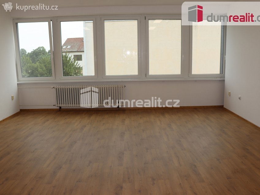 Pronájem  kanceláře 35 m^2 náměstí T. G. Masaryka, Břeclav 