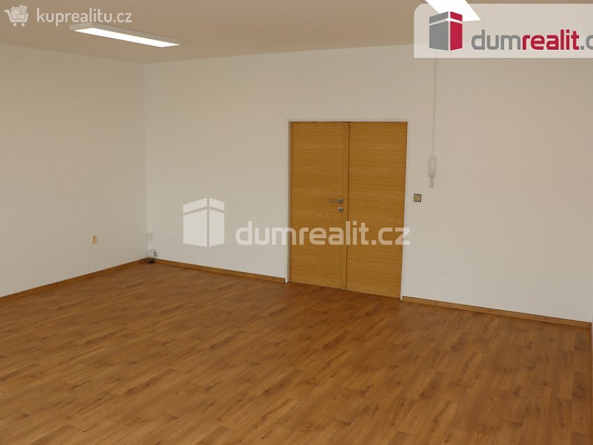 Pronájem  kanceláře 35 m^2 náměstí T. G. Masaryka, Břeclav 