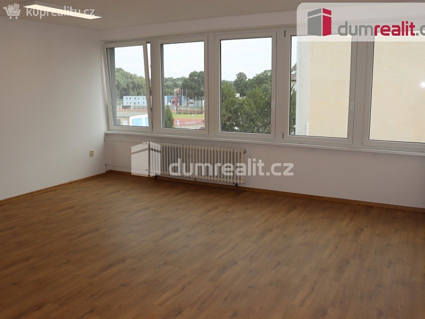 Pronájem  kanceláře 35 m^2 náměstí T. G. Masaryka, Břeclav 