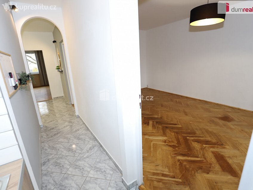Pronájem bytu 2+1 63 m^2 Kubelíkova, Mariánské Lázně 