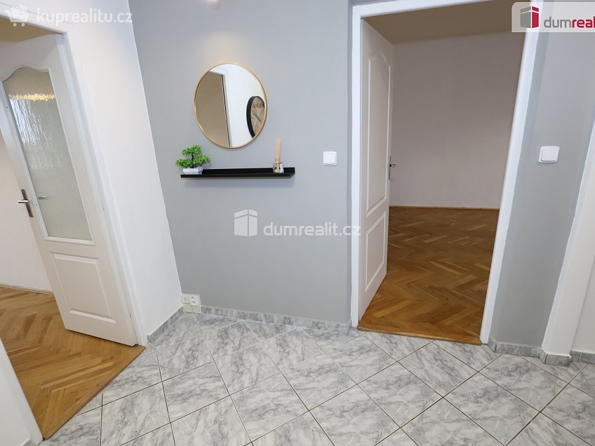 Pronájem bytu 2+1 63 m^2 Kubelíkova, Mariánské Lázně 