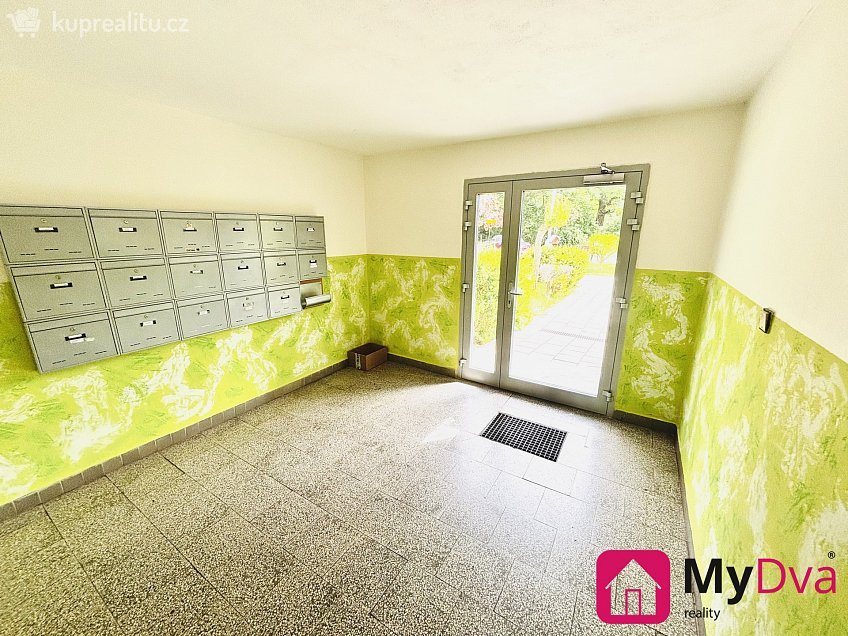 Prodej bytu 3+1 70 m^2 U Lesíka 3539, Znojmo 