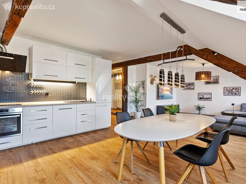 Prodej bytu 3+kk 156 m^2 náměstí 1. máje, Chrastava 