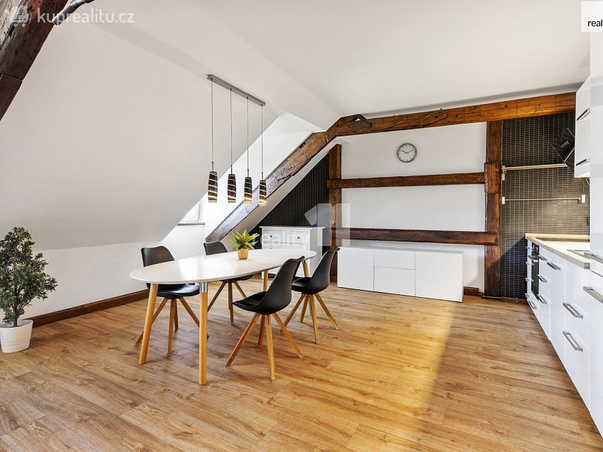 Prodej bytu 3+kk 156 m^2 náměstí 1. máje, Chrastava 