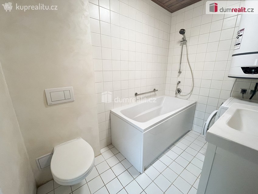 Prodej bytu 1+1 46 m^2 Kounov, Kounov 