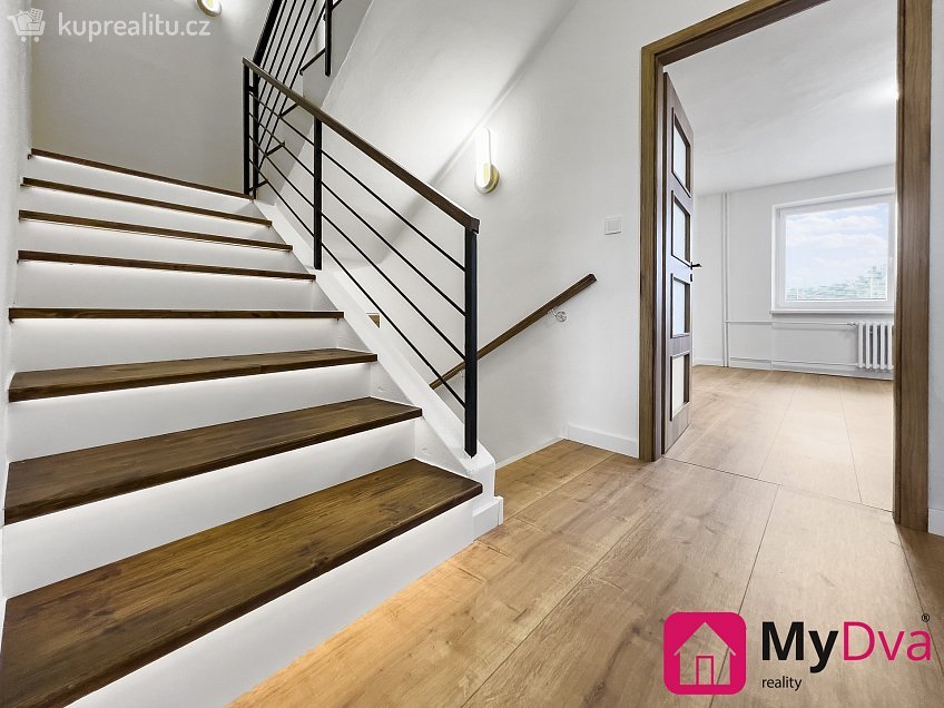 Pronájem  rodinného domu 220 m^2 Znojmo, Znojmo 