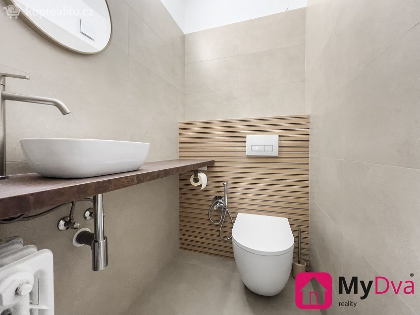 Pronájem  rodinného domu 220 m^2 Znojmo, Znojmo 