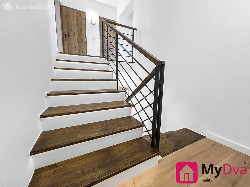 Pronájem  rodinného domu 220 m^2 Znojmo, Znojmo 