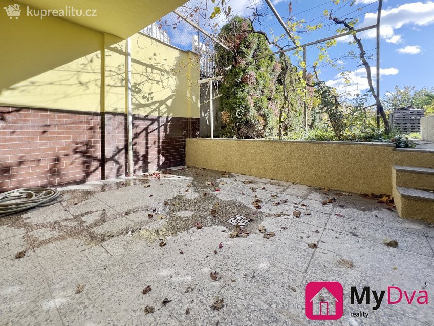 Pronájem  rodinného domu 220 m^2 Znojmo, Znojmo 