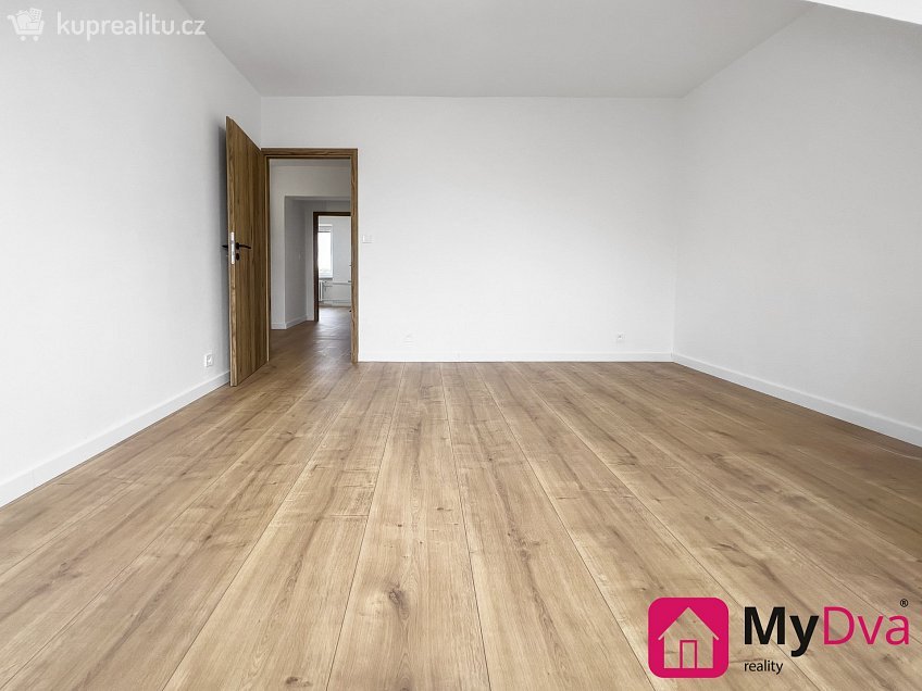 Pronájem  rodinného domu 220 m^2 Znojmo, Znojmo 